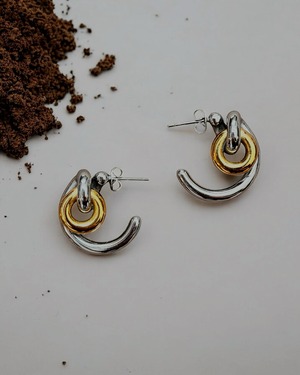 Looped Orbit pierce