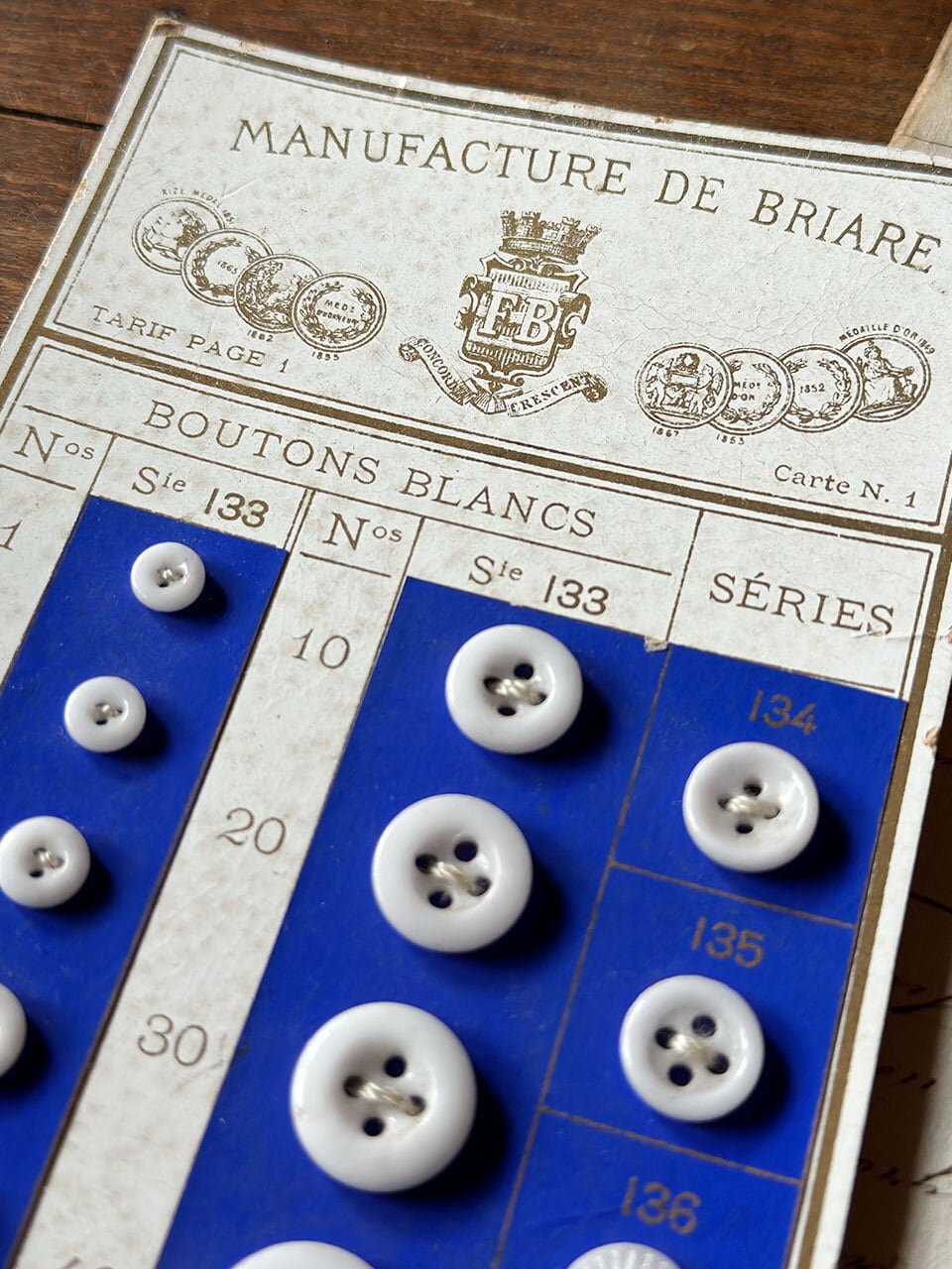 ミルクボタンシート 青の台紙 ブルー | Brocante de La Cocotte