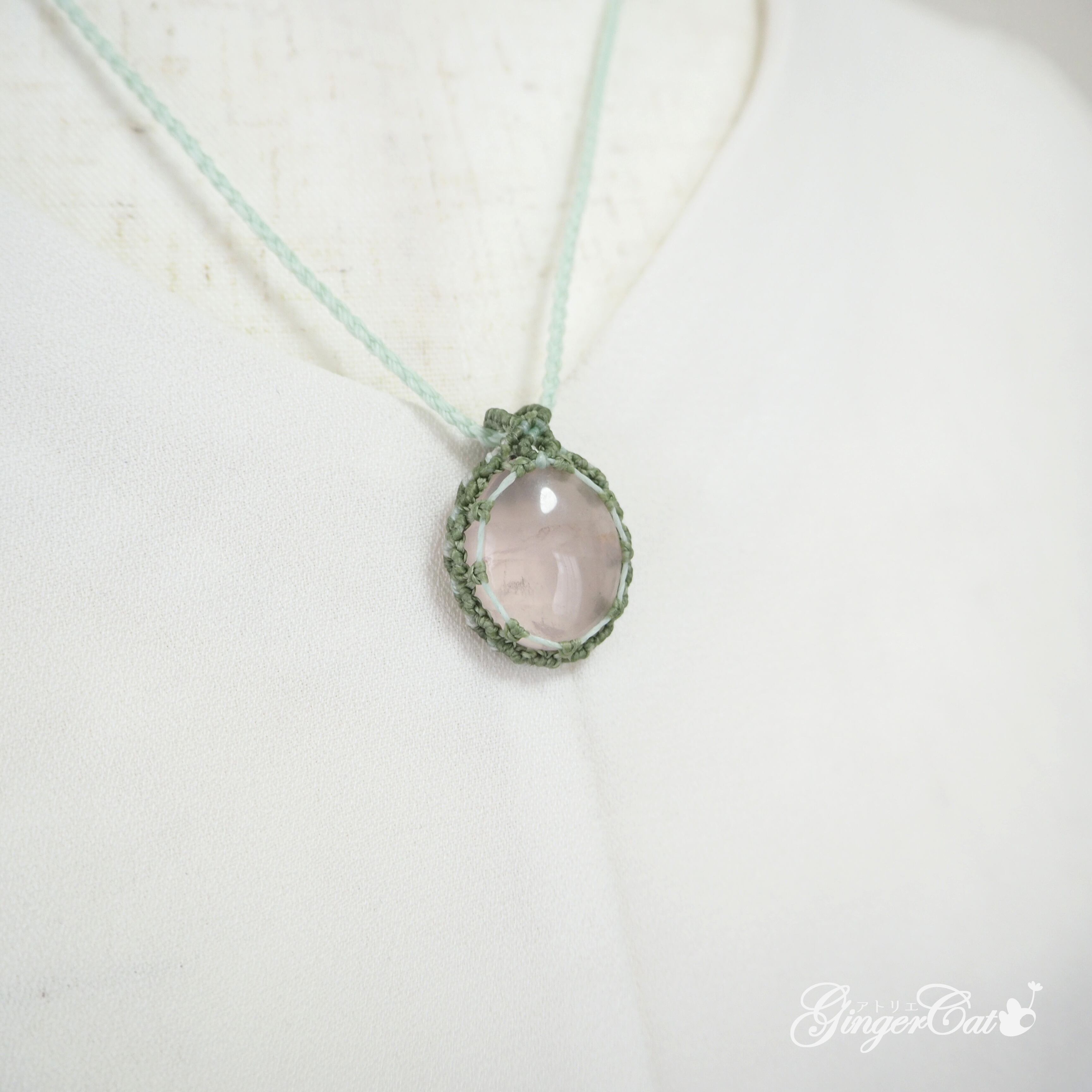 天然石ローズクォーツのペンダント【マクラメアクセサリー