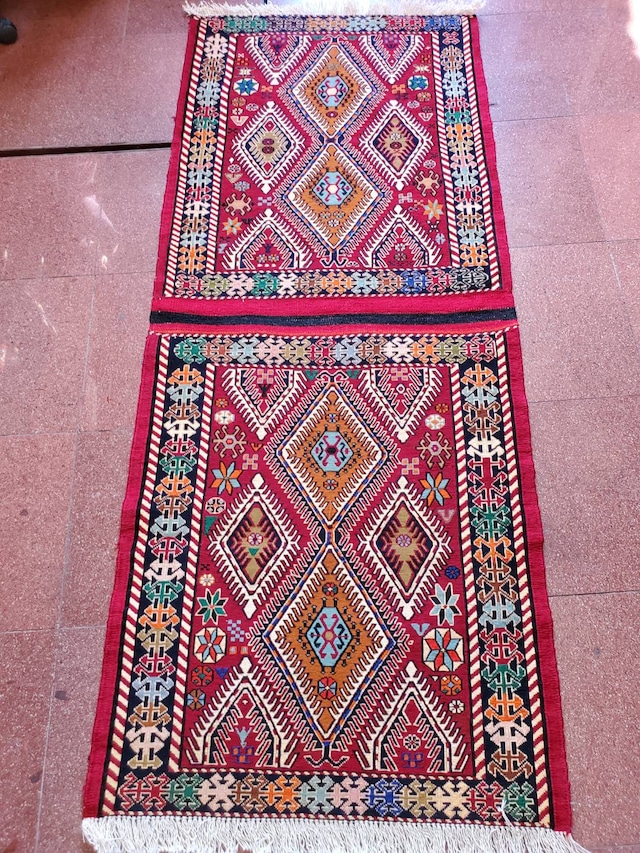 絨毯クエスト39【No.7】ヴァルニ ウール（カット後の1枚） ※現在、こちらの商品はアゼルバイジャンにあります。ご希望の方は先ずは在庫のご確認をお願いします。