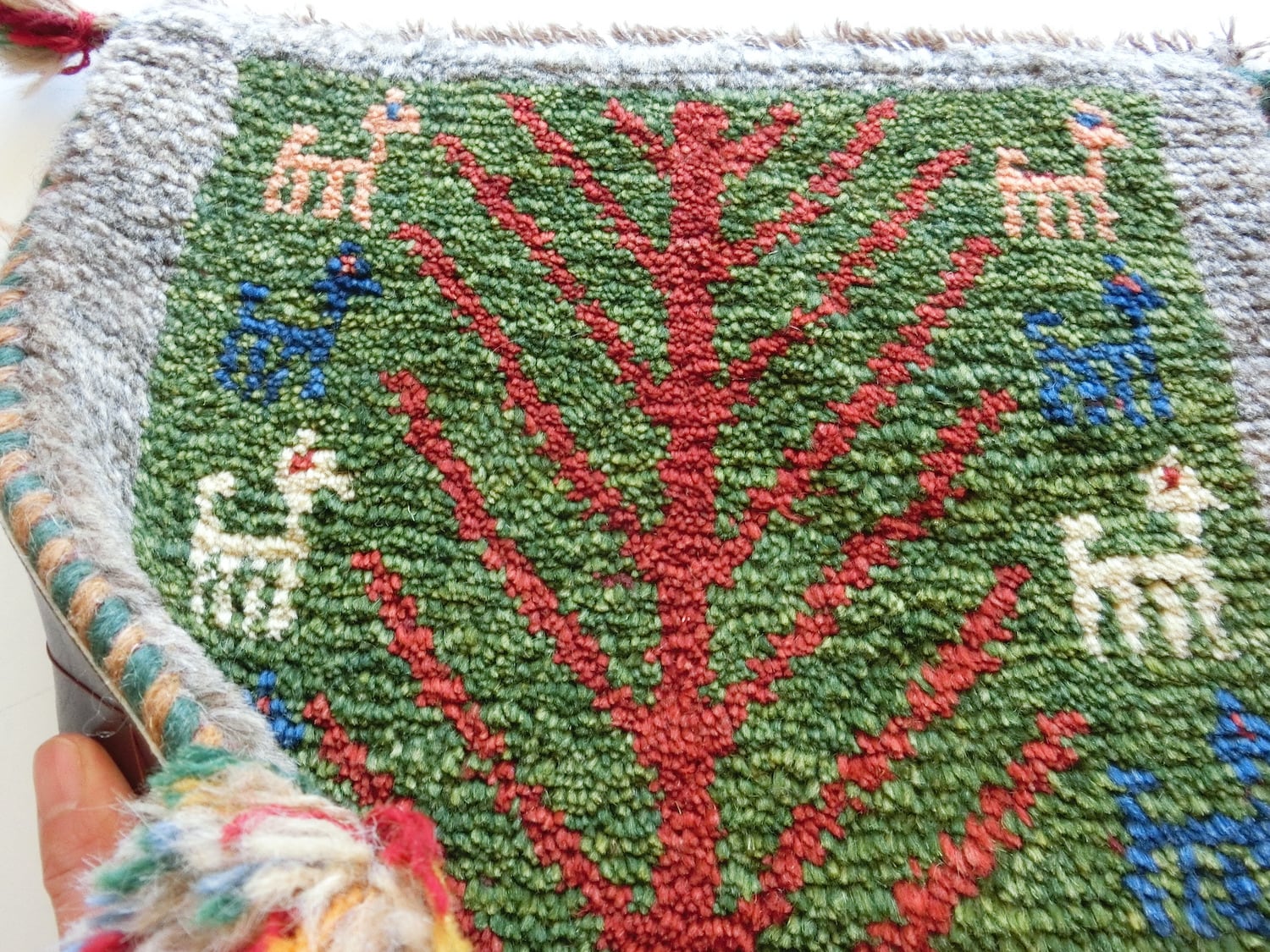 ペルシャ産 手織りギャッベ【座布団サイズ】A54 | Heris Carpet ヘリス