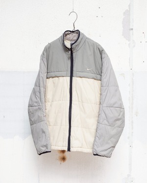 “NIKE” high neck padded jacket / Primaloft insulation / bi-color panel design / From EUROPE