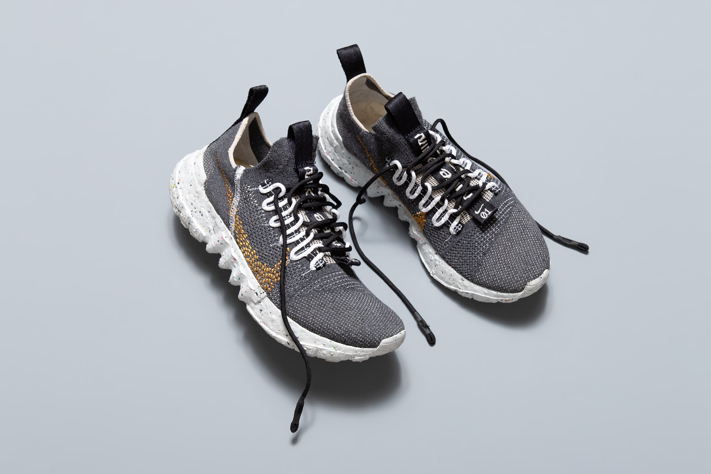 NIKE SPACE HIPPIE 01