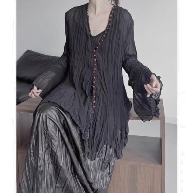 Diagonal button pleated blouse C1292