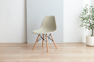 ミッドセンチュリーの代名詞 大人気イームズ チェア EAMES-DSW