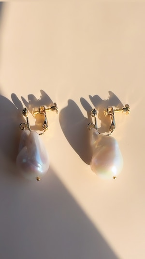 Baroque Pearl earring white