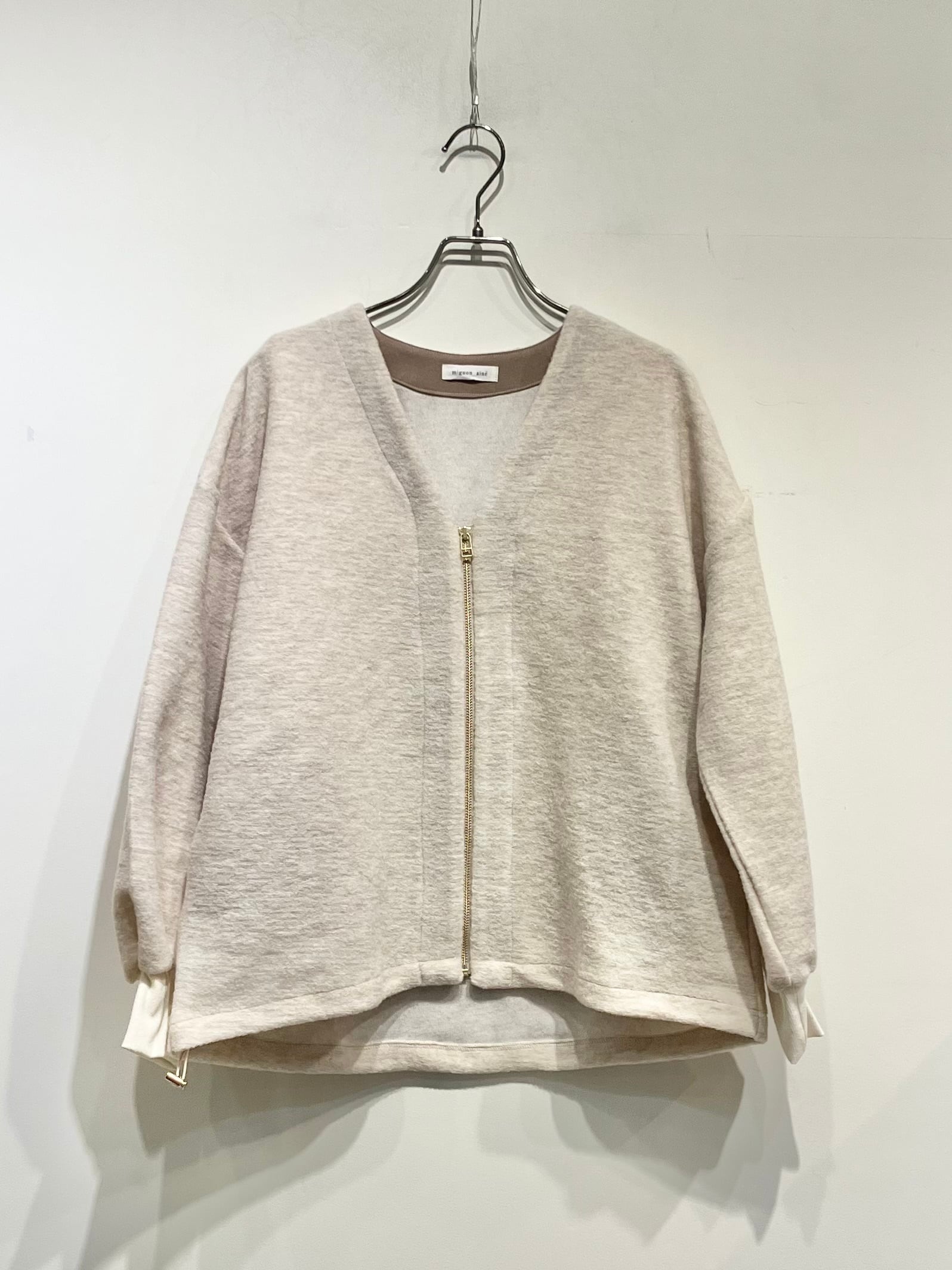 mignon aine Vネックジッププルオーバー