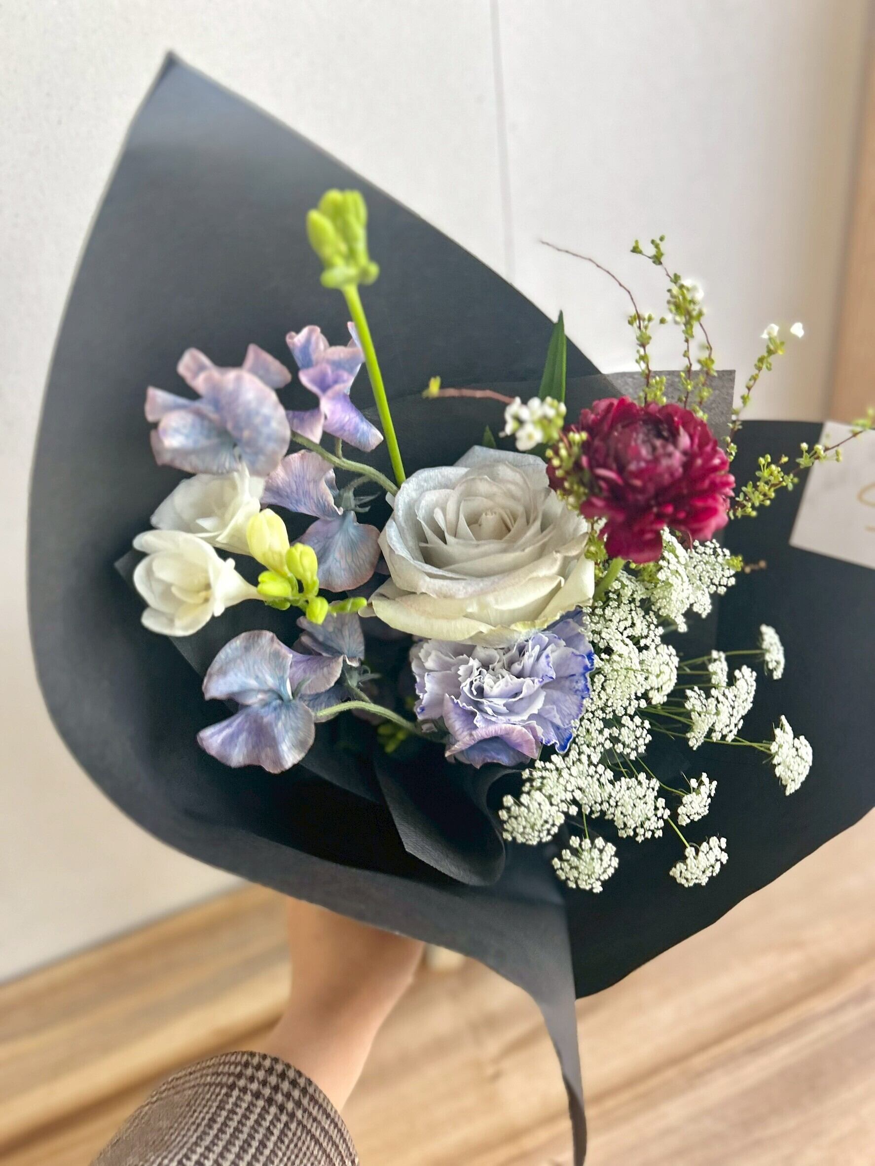 花束 白黒2色ラッピング】モノトーンブーケ Msize【bouquet/花束】 | Siki