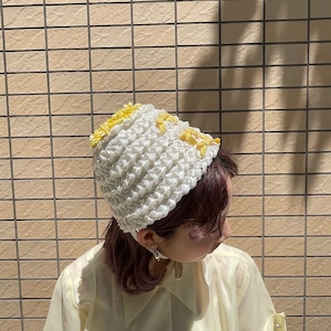 VINTAGE yellow white ribbon straw hat