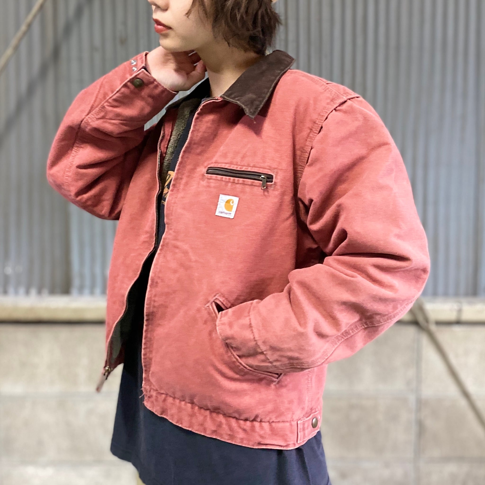 Carhartt デトロイトジャケット赤、ピンク