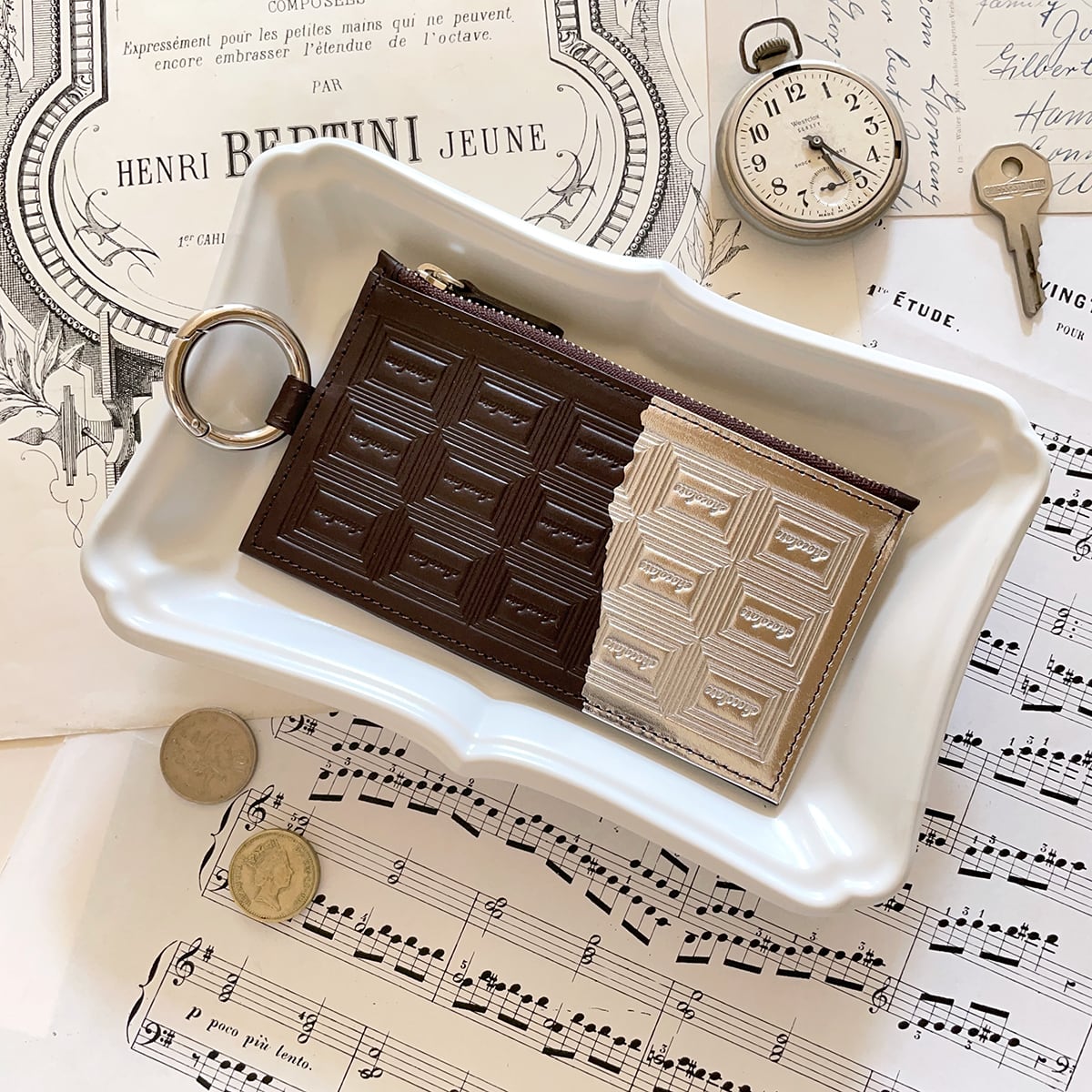 革のビターチョコ・フラグメントケース(銀の包み紙)