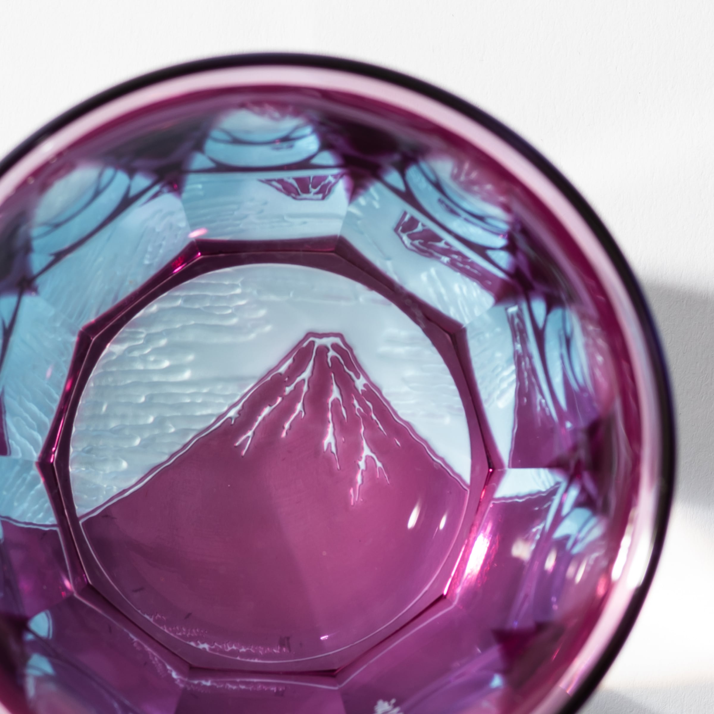 赤富士（北斎）（金赤×ライトブルー）大サイズ | 椎名切子（GLASS-LAB