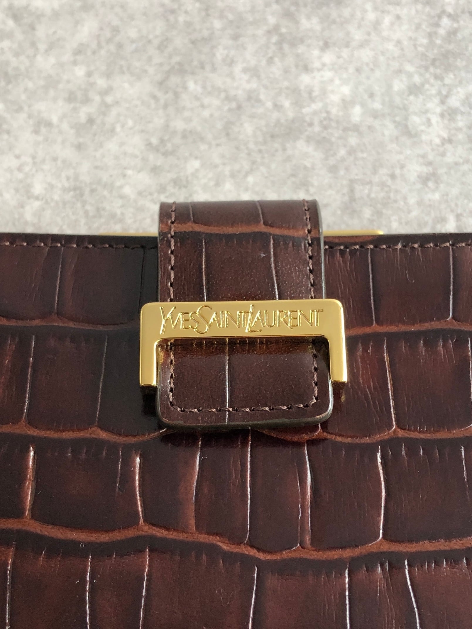 YSL・未使用✨二つ折り財布 メンズ ブラウン 本革 ヴィンテージ Yves Saint Laurent イヴ・サンローラン 財布 ブラウン ロゴ クロコ型