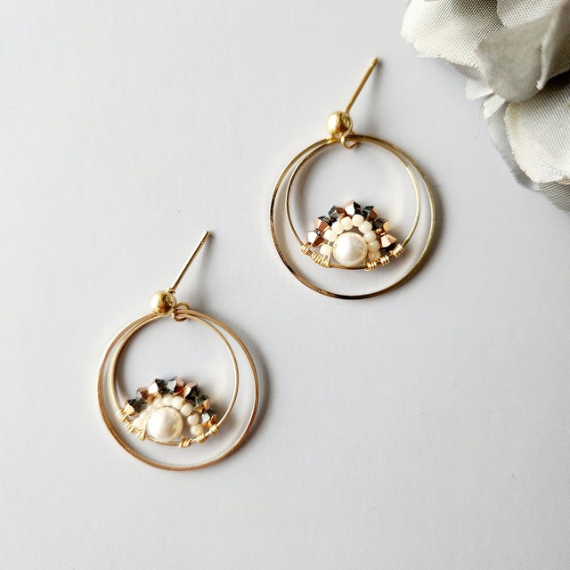 スワロビーズとガラスパール フープピアス/イヤリング ピンクローズゴールド machipochi