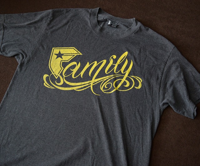 FAMOUS STARS AND STRAPS T-SHIRTS L