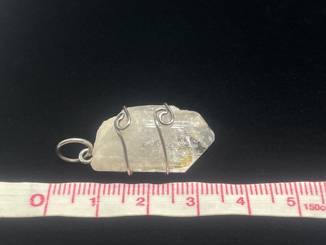 ワイヤーペンダントトップ（ダンビュライト）