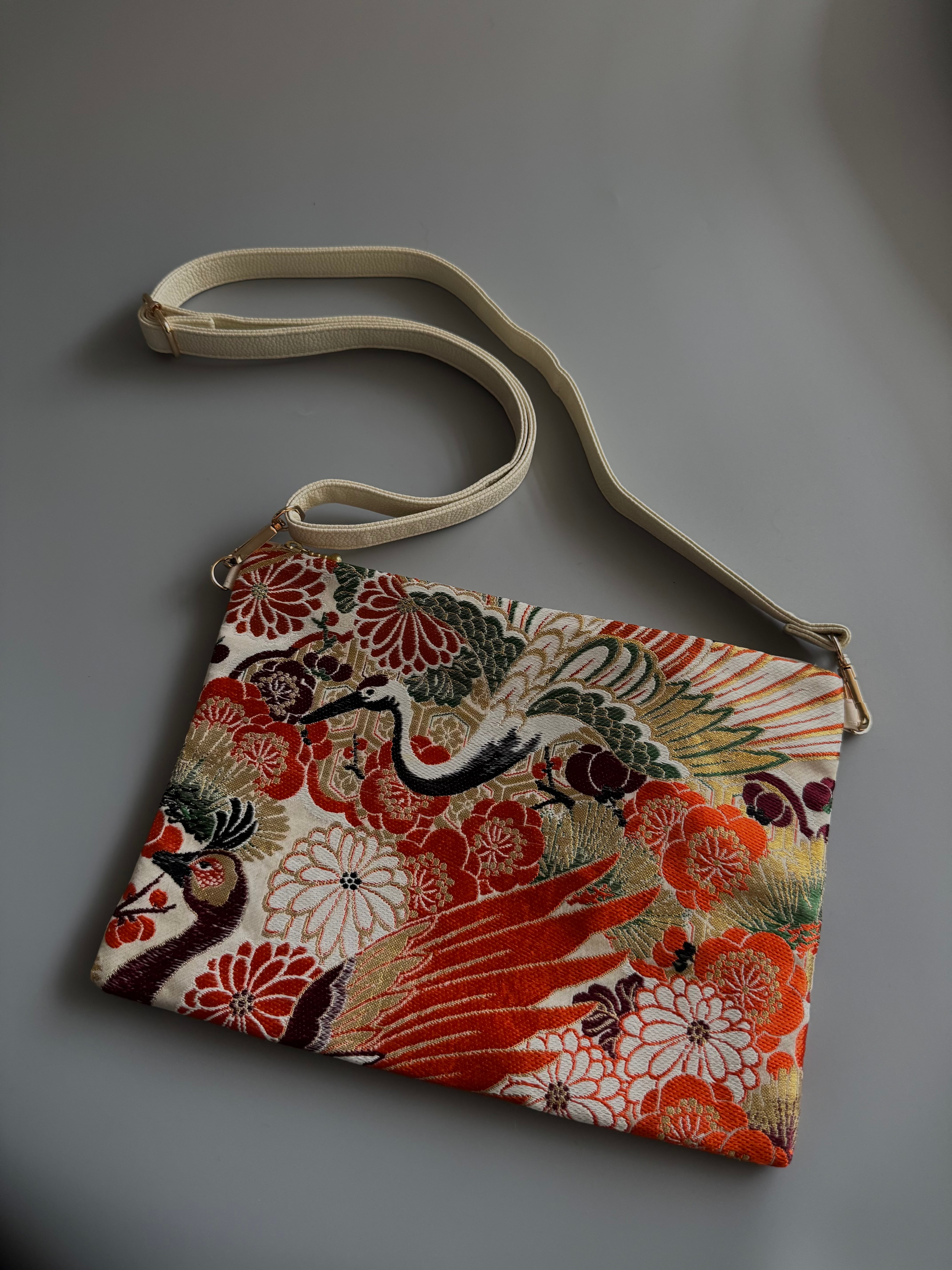 ⭐️一点物⭐️ 総ビーズバッグ 和装 手刺繍 総柄 花柄 和装 がま口 美品 総ビーズバッグ がま口 手刺繍 総柄 花柄 和装 昭和レトロ