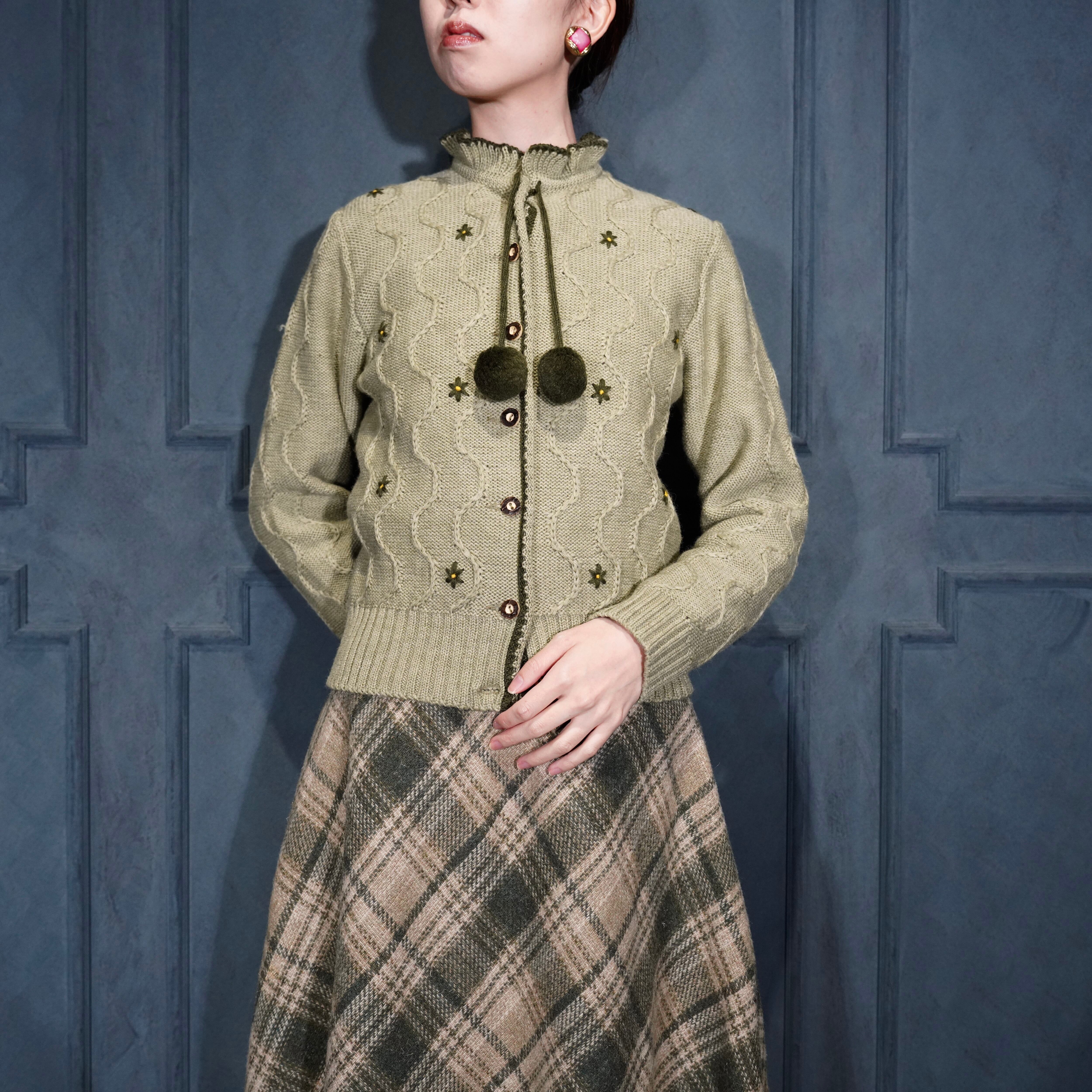 70's EU VINTAGE Lanamoden SALZBURG FLOWER EMBROIDERY PONPON KNIT