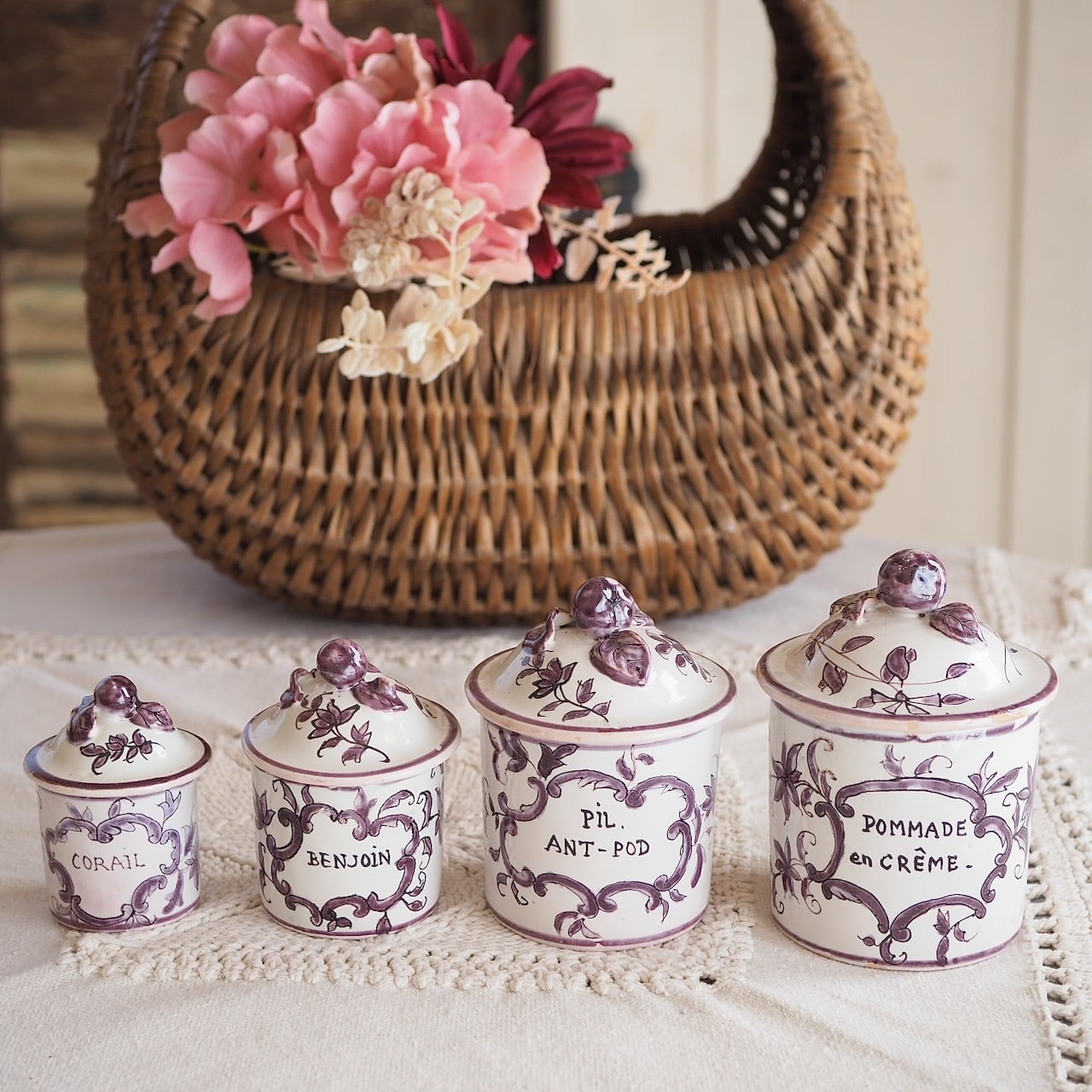 エミール・テシエの蓋つきキャニスター4個