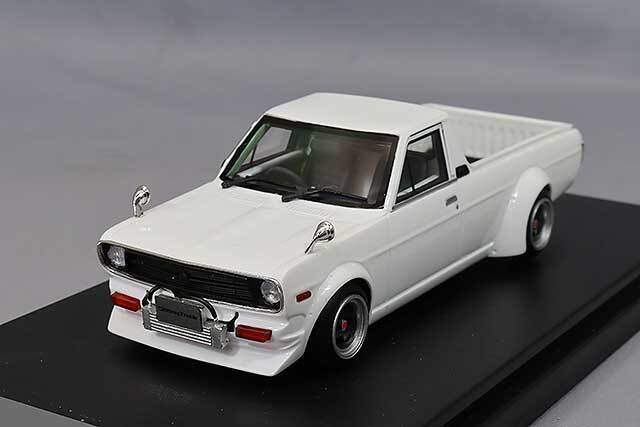 ignitionモデル 1/18 Nissan Laurel 2000SGX (C130) White【IG3038