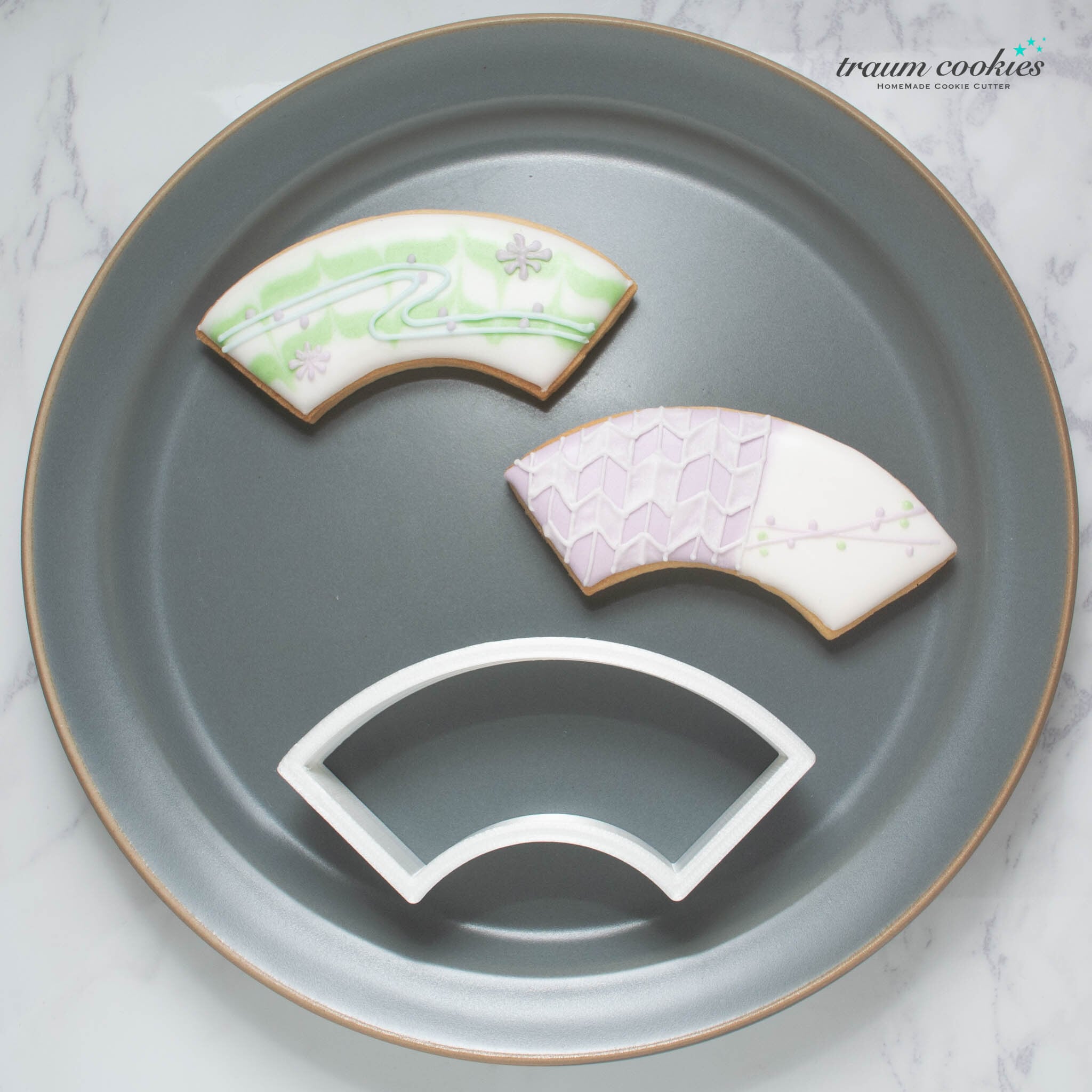 和柄や文字プレートに使える扇形のクッキー型(フレームのみ)
