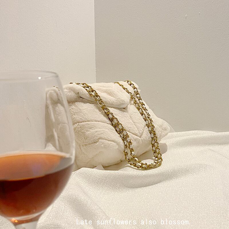 オータムウィンターチェーン ワンショルダーレッド 秋物 冬物 スクウェア メッセンジャーバッグ Tiancai_Wing_Bag42260169498