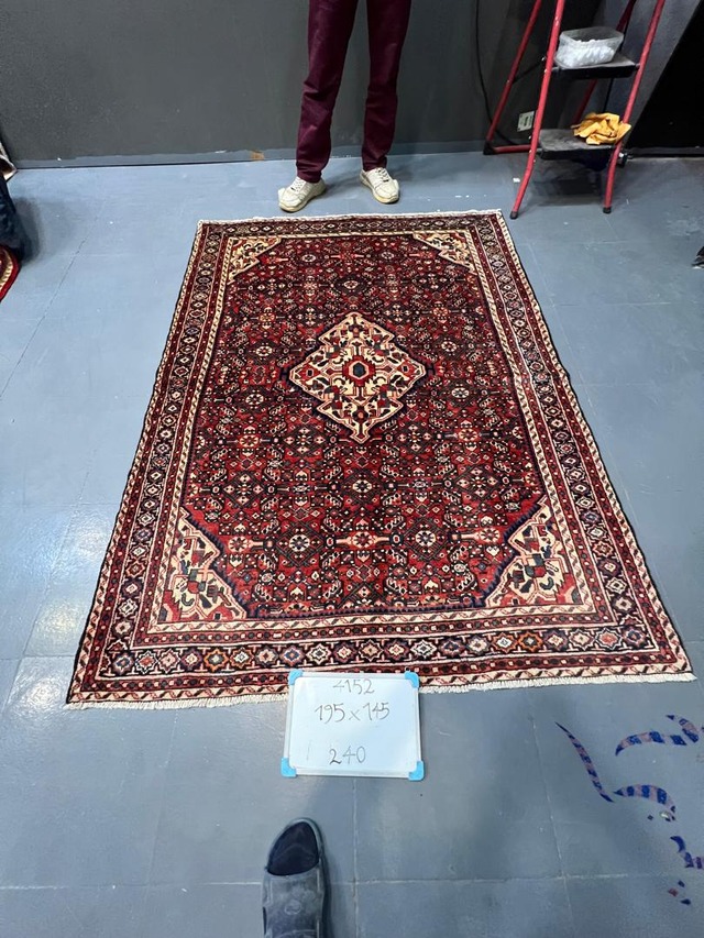 絨毯クエスト75【No.240】Tribal rug　トライバルラグ　※現在、こちらの商品はイランに置いてあります。ご希望の方は先ずは在庫のご確認をお願いします。【価格について、情勢不安定につき情報未入手です。現地と連絡が取れる様になってから記載します。】