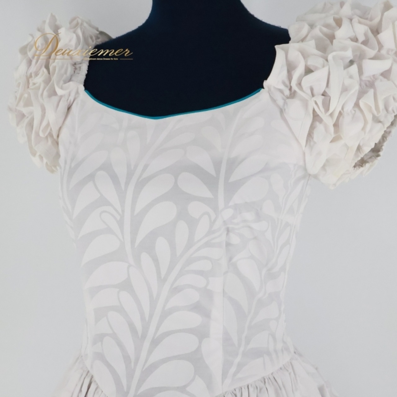 フラダンス 衣装 ワンピース ドレス ホワイト系 メネフネプランテーション ハワイアンプリント 植物柄 ノースリーブ フリル かわいい おしゃれ 華やか 上品 MENEHUNE PLANTETION ブルー系 レッド系 オレンジ系 イエロー系 白 水色 赤 黄 フラダンス衣装 ハワイアンドレス ドレスアップ かわいい衣装 おしゃれ服 リゾートファッション パーティーウェア ストレッチなし フリル袖 植物デザイン カラフル トロピカル オープンバック