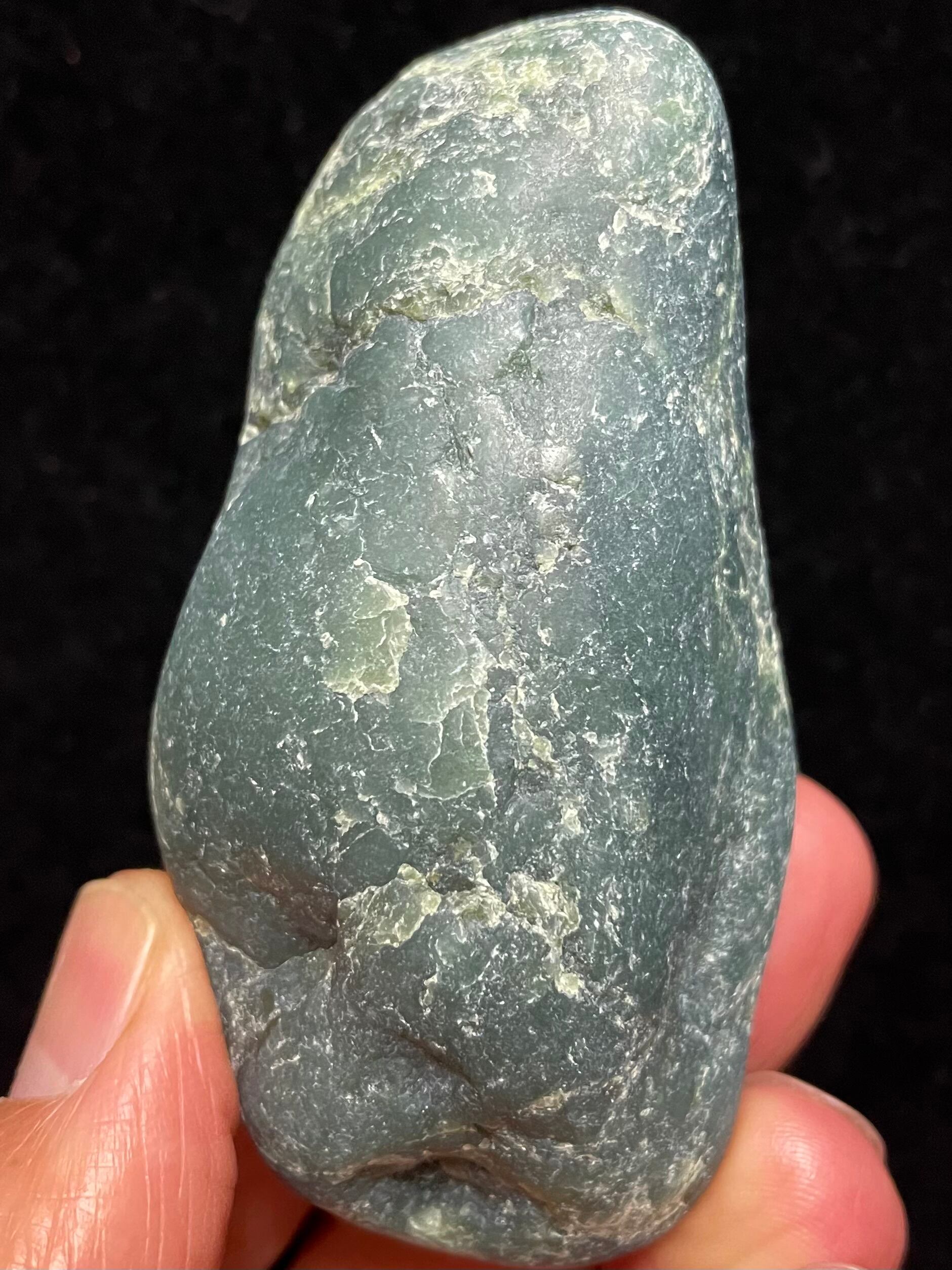 5) 日本人の「心」に寄り添う御守り!成熟した心魂「糸魚川ネフライト」軟玉・大型