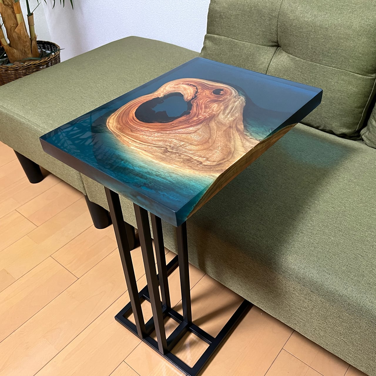 欅のレジンサイドテーブル 42.5cm【木材：欅（ケヤキ）】【レジン