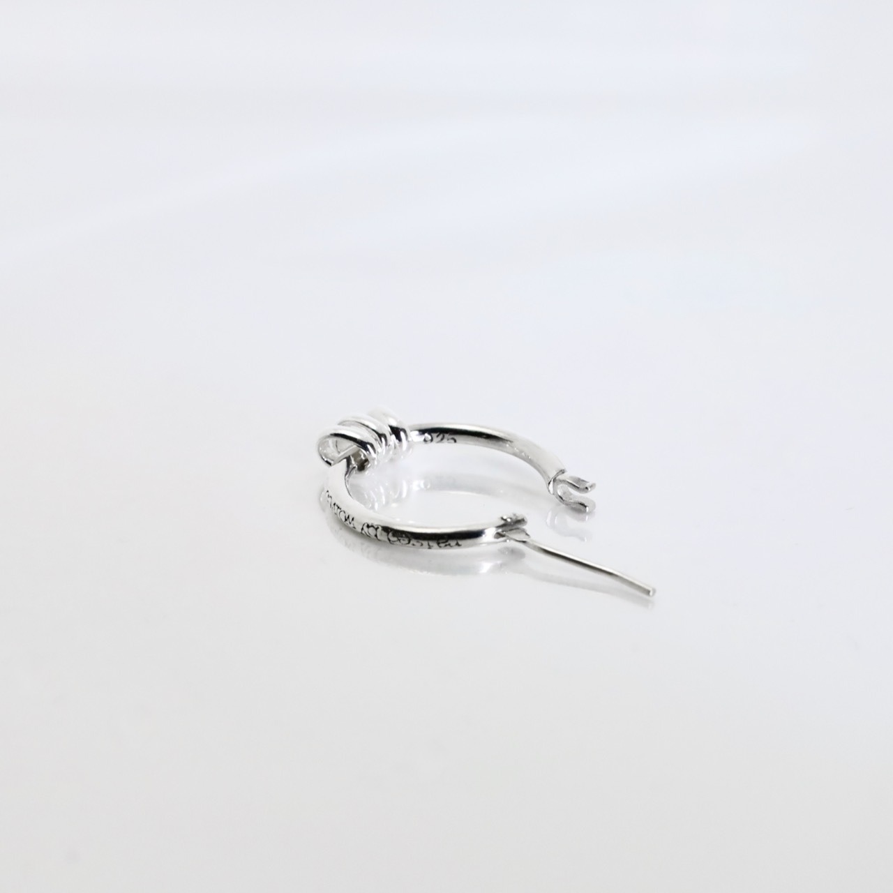 THIN HOOP -raised by wolves- [LARGE] with OVAL /  レイズド・バイ・ウルヴス シンフープ L ウィズ オーバル