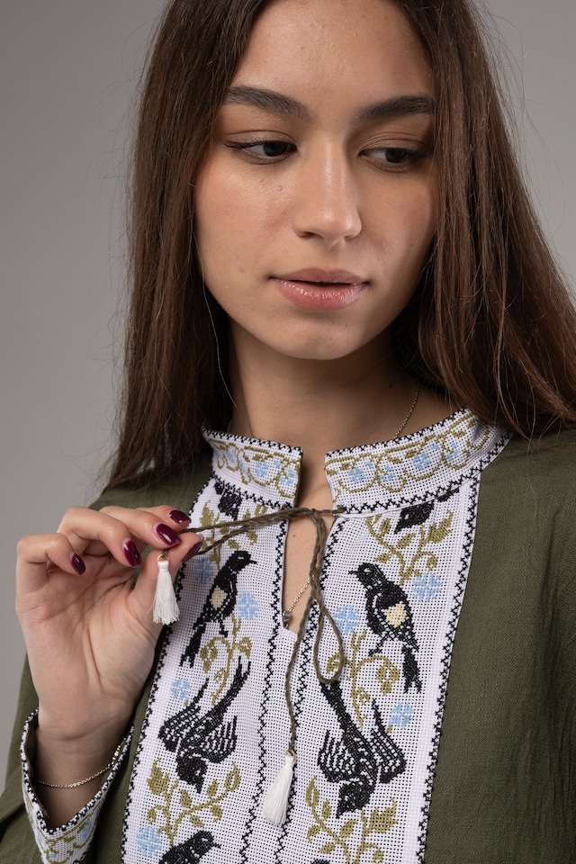 ウクライナ刺繍ヴィシヴァンカ　手刺繍　麻　レディース・フリーサイズ