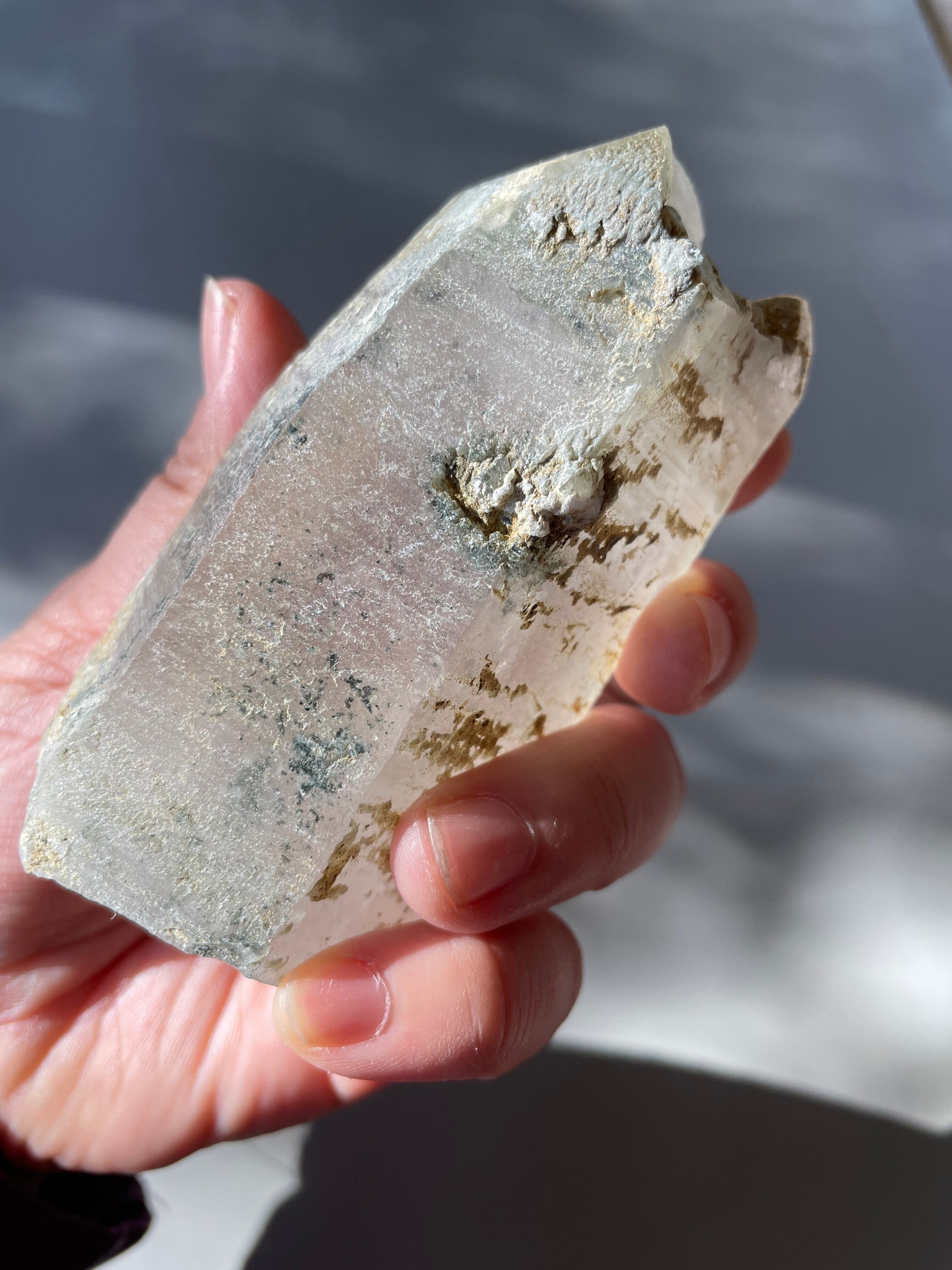 パキスタン　ギルギット　スカルドゥ産　曲がり水晶　セルフフィード