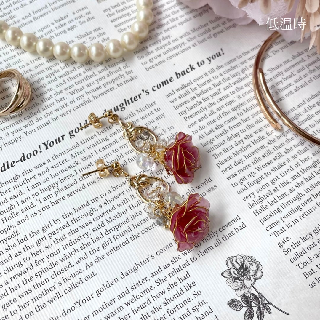 色が変わる薔薇揺れるピアス/イヤリング | HaniLu's Gallery