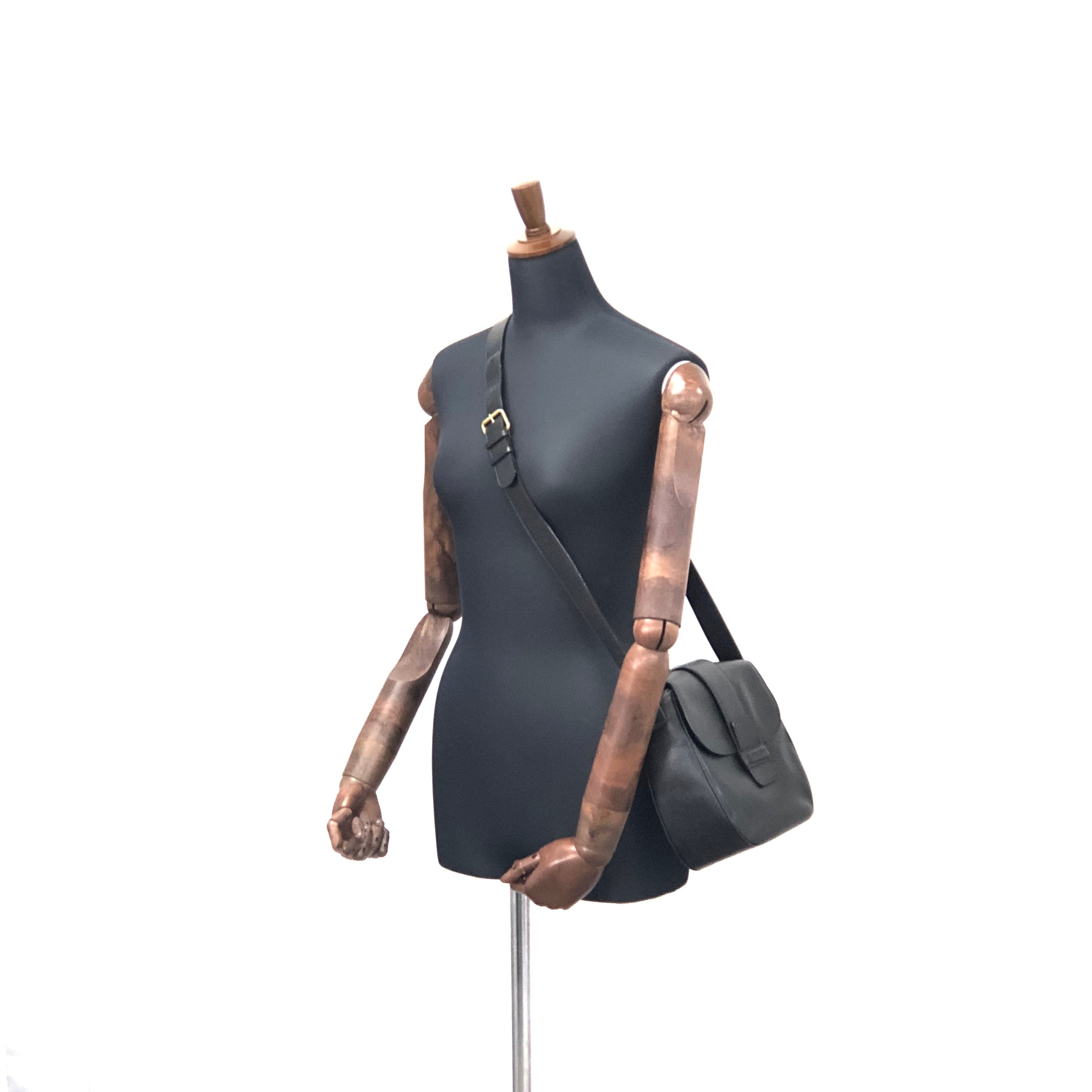 CELINE セリーヌ ロゴ型押し エンボスレザー ショルダーバッグ CELINE セリーヌ ロゴ型押し エンボスレザー ショルダーバッグ