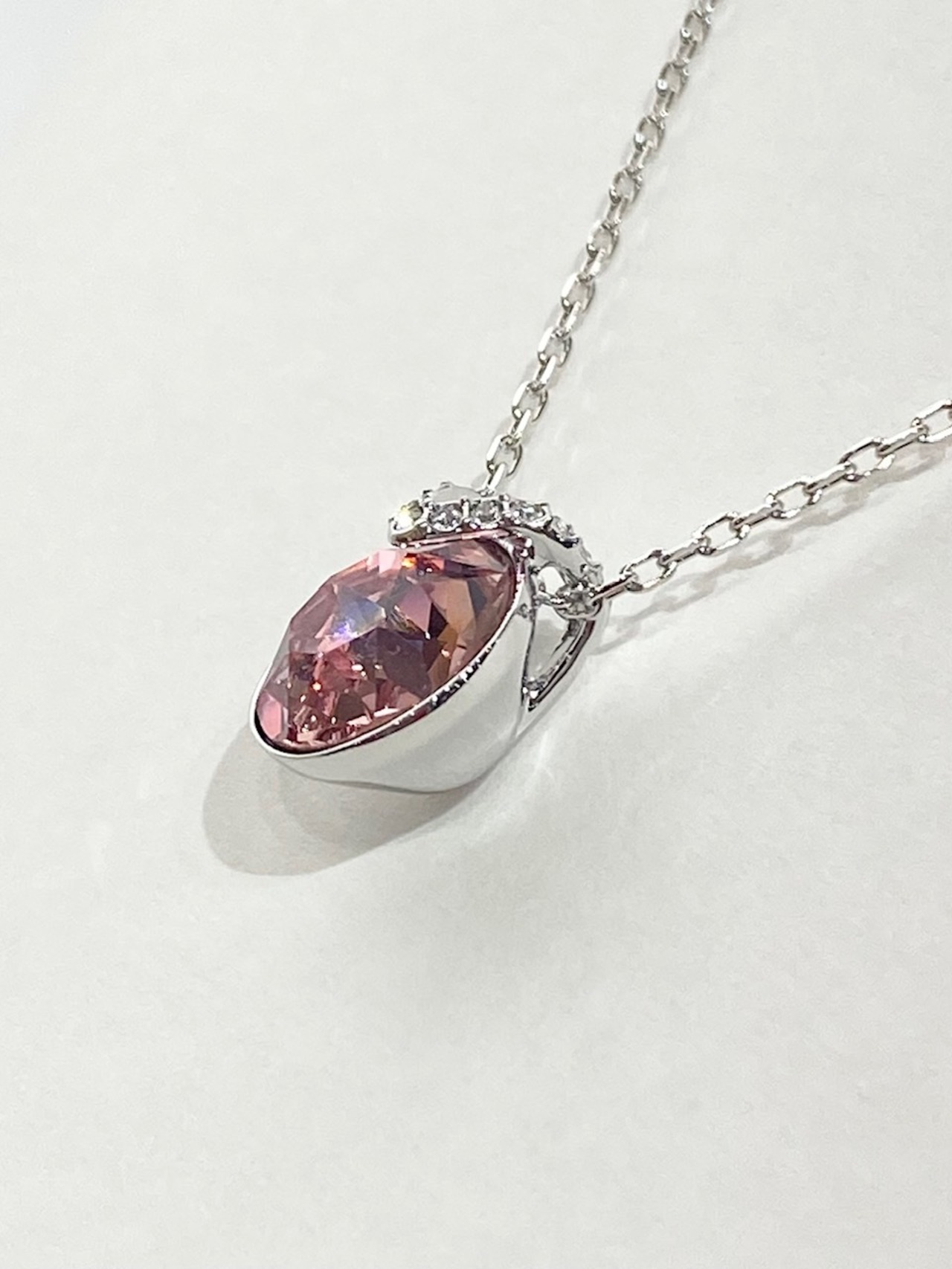 SWAROVSKI スワロフスキー ベラ V ペンダント ラウンドカット ピンク 5734230