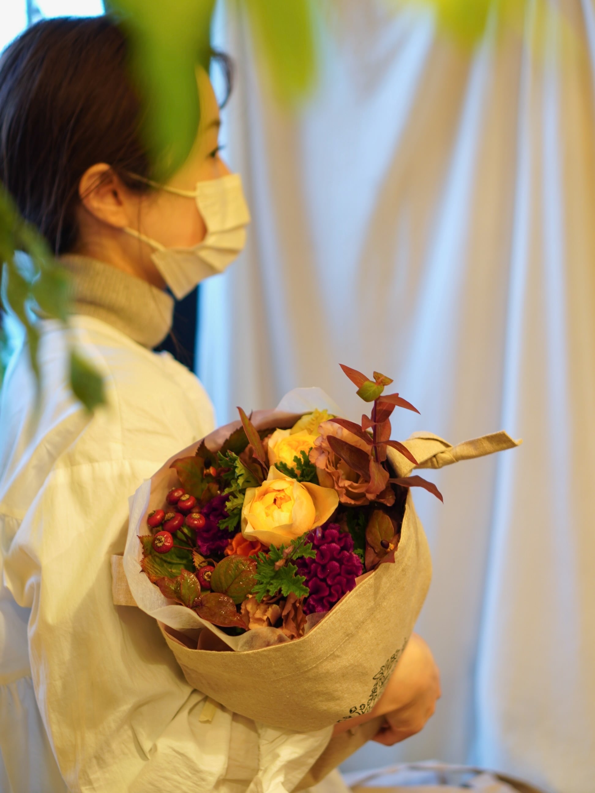 オリジナル サコッシュ 季節の花ブーケ | フラワーショップあきの