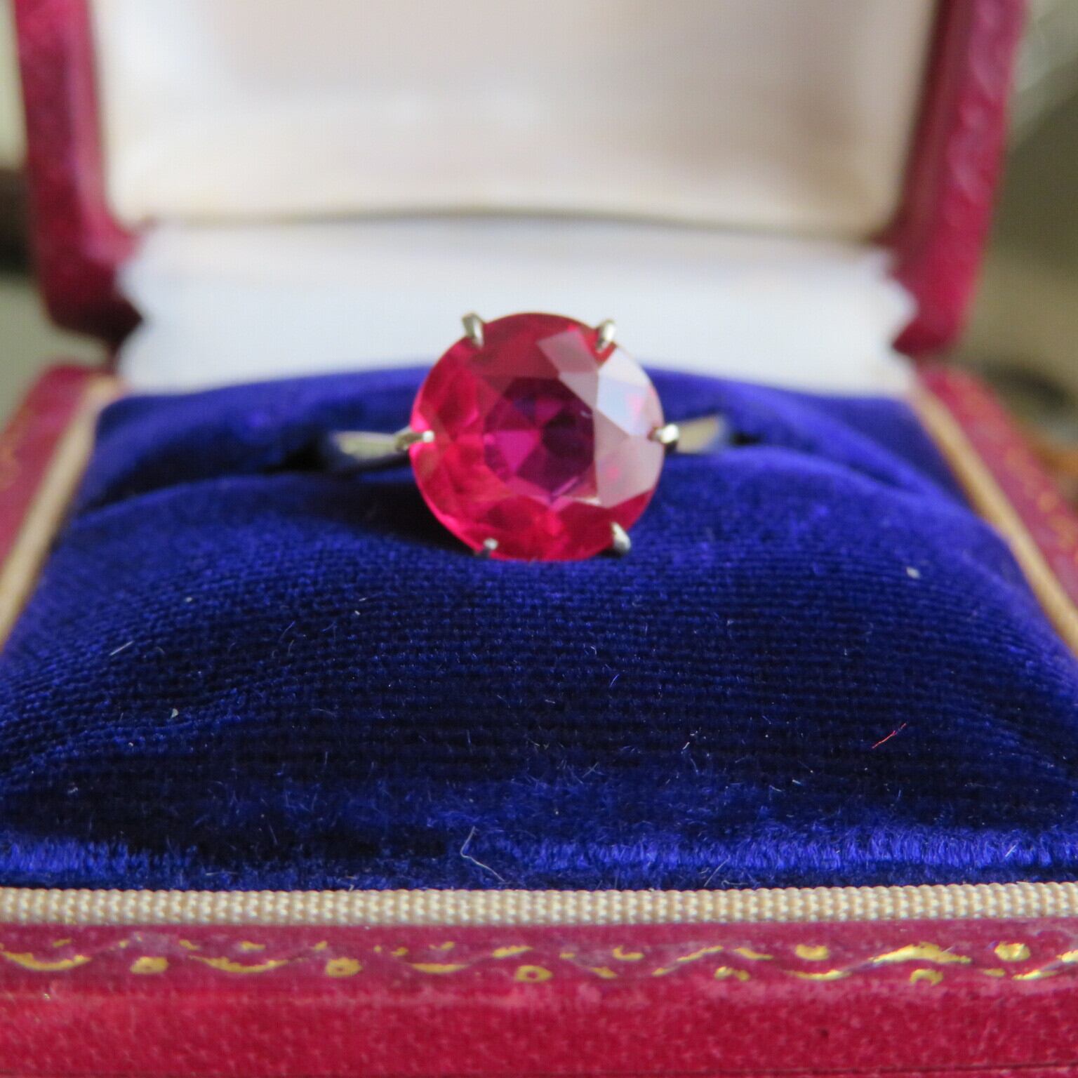 ヴィンテージ  サンプラチナ合成ルビーのリング