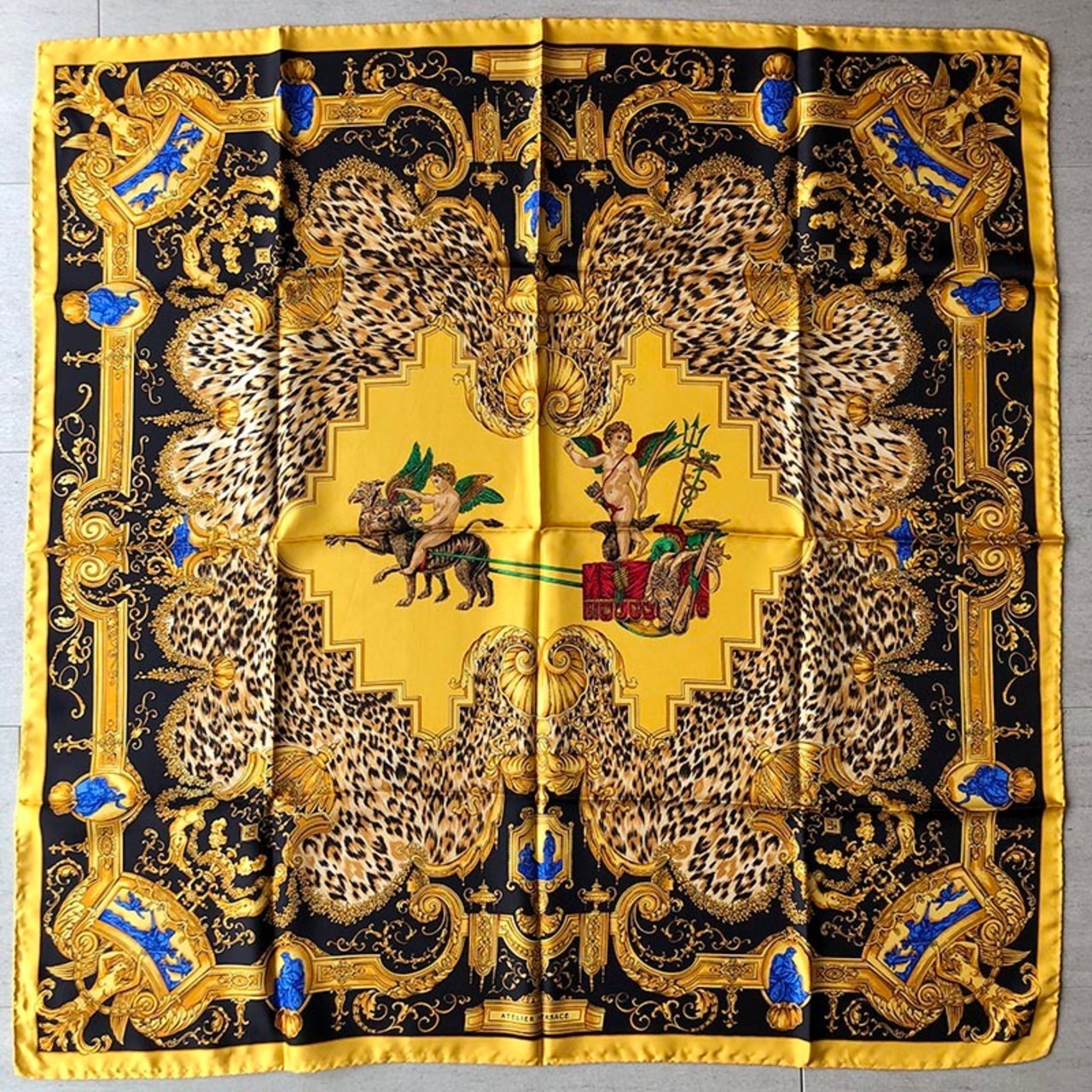 シルクスカーフ ベルサーチVERSACE イタリア製 12ACbk1