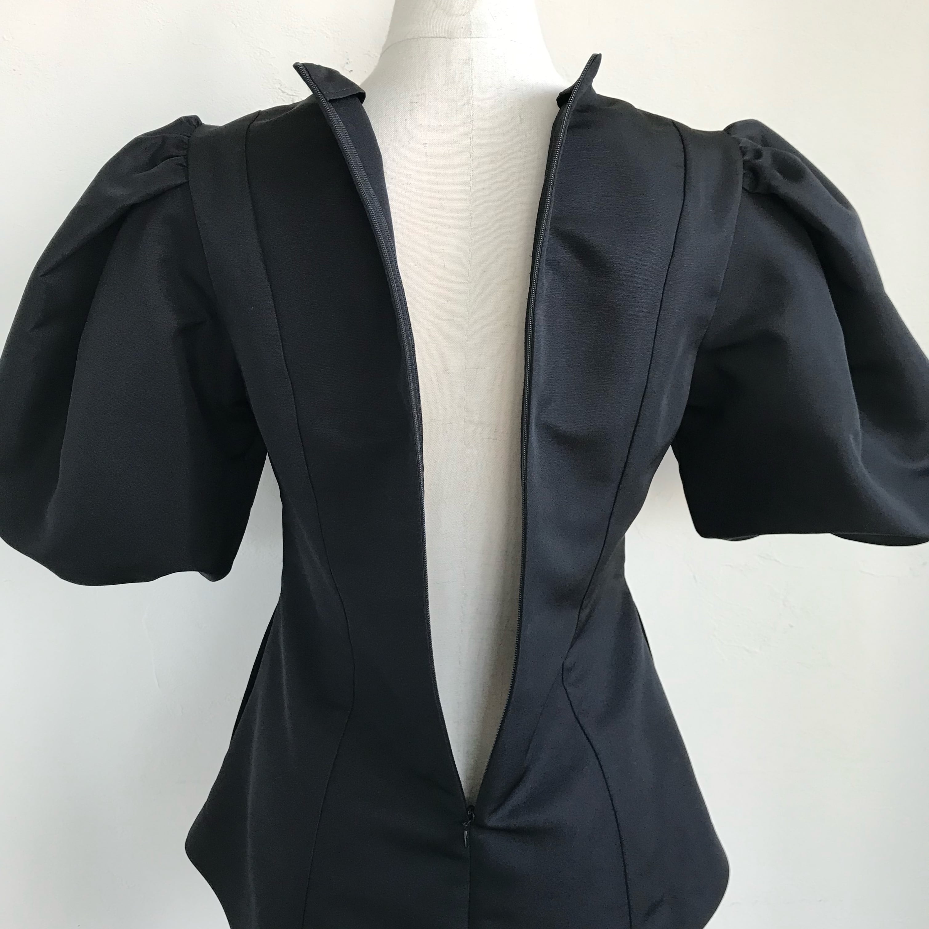 正規 【新品】SYSORUS ライトグログランデザインスリーブブラウス