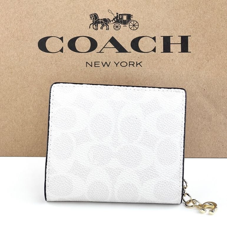 新品 未使用 COACH コーチ 財布 ホワイト 白 折りたたみ | Pay ID 新品 未使用 COACH コーチ 財布 ホワイト 白 折りたたみ | Pay ID