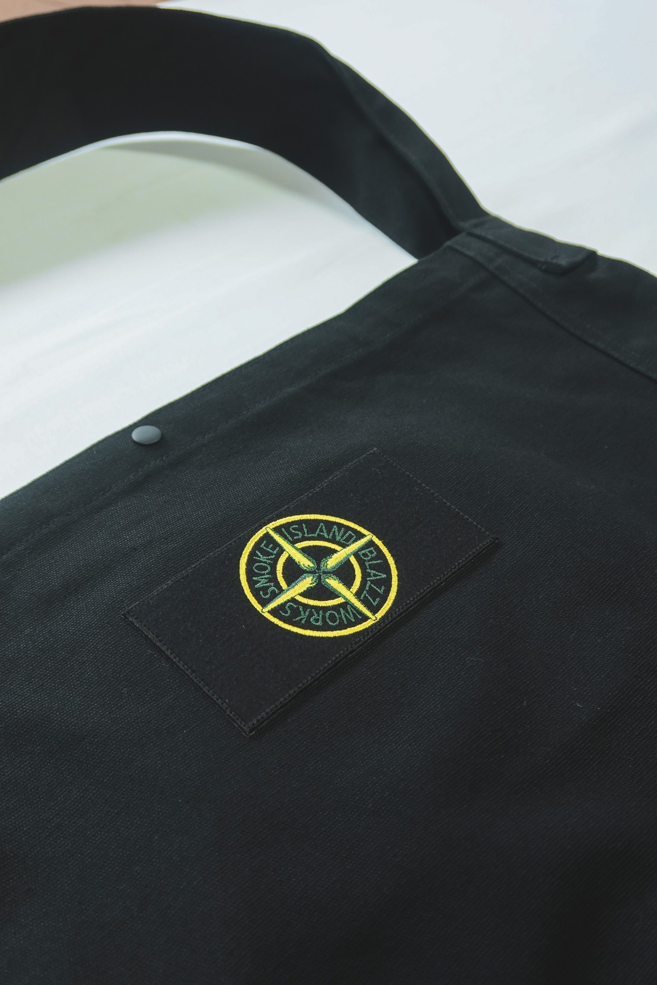 SMOKE ISLAND NEWSPAPER BAG [BLACK CANVAS]