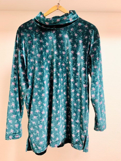 Old Floral Pattern Velvet Turtleneck Top