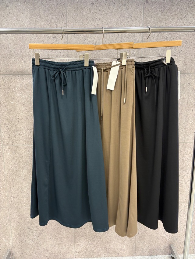 【felini】キラキラビジューロゴ　Tシャツ　p62028