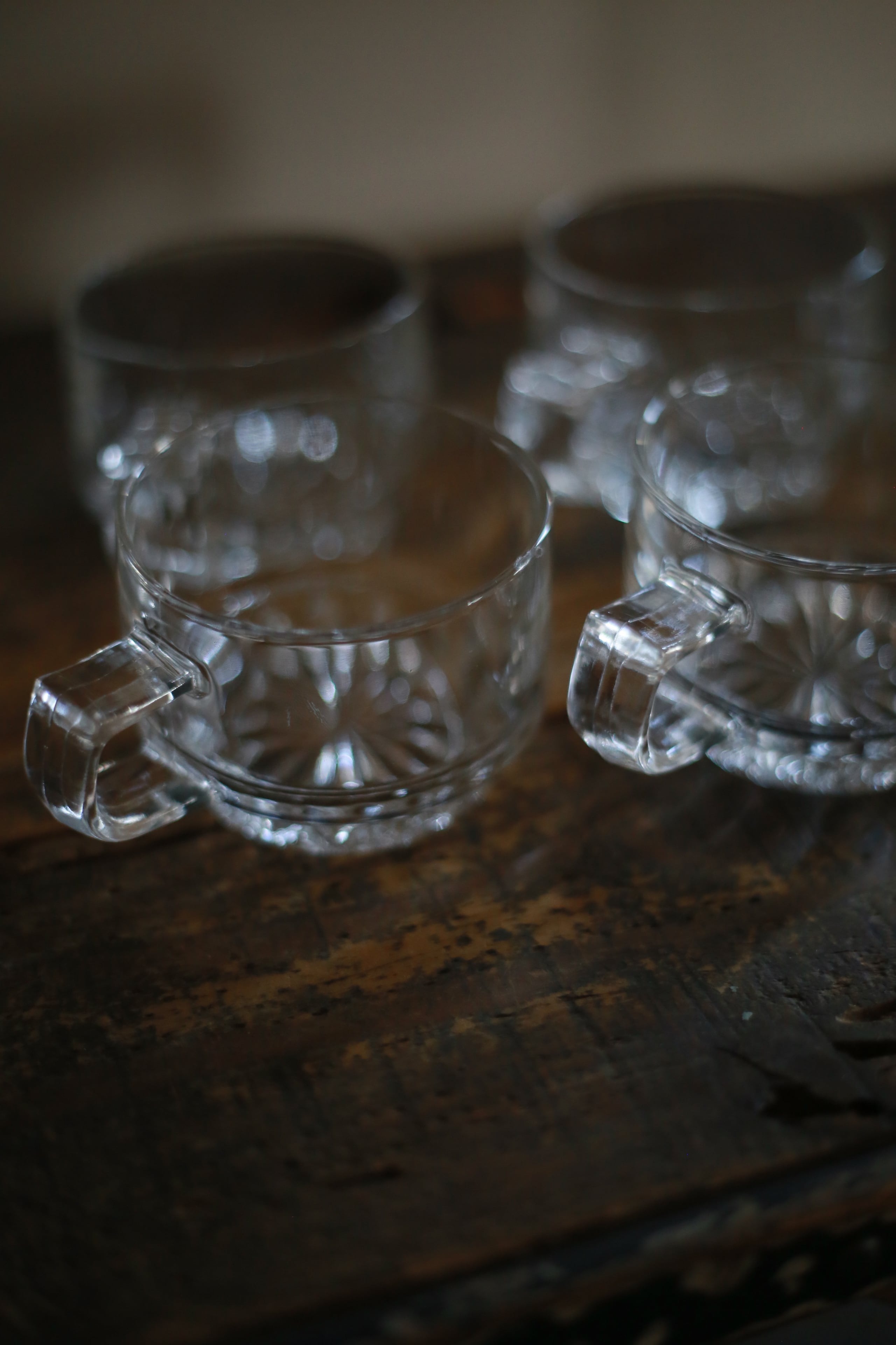 古い国産のガラスカップ