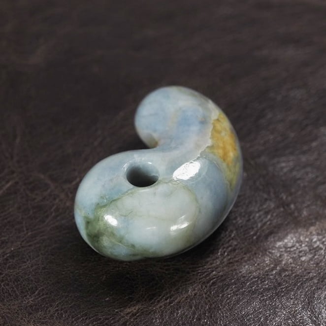 若桜翡翠 青紫色 まがたま 勾玉 13.6g Purple Blue wakasa Jadeite