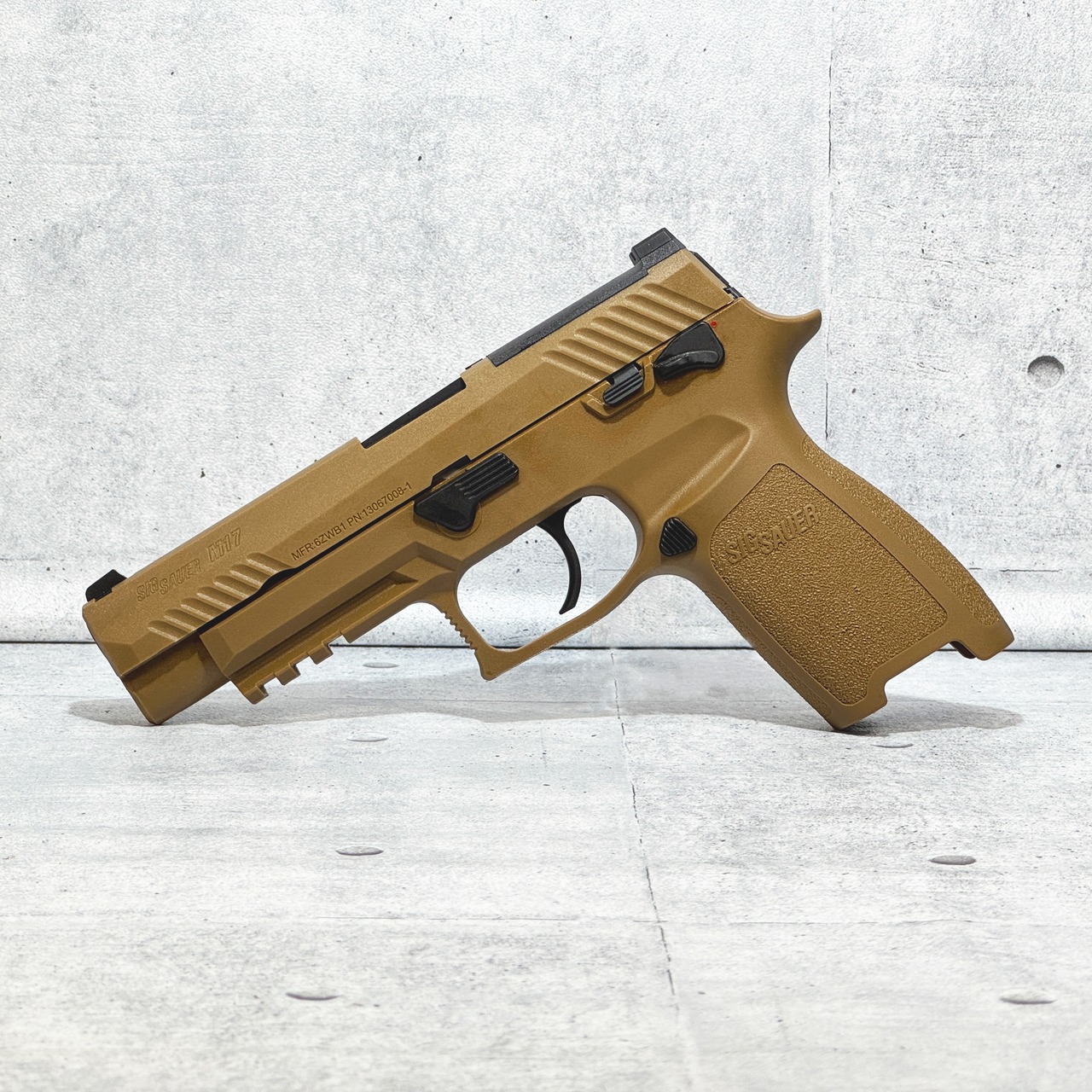 【custom】SIG SAUER ProForce M17 CO2 個体調整モデル GBB CO2ガスガン本体  COY/TAN