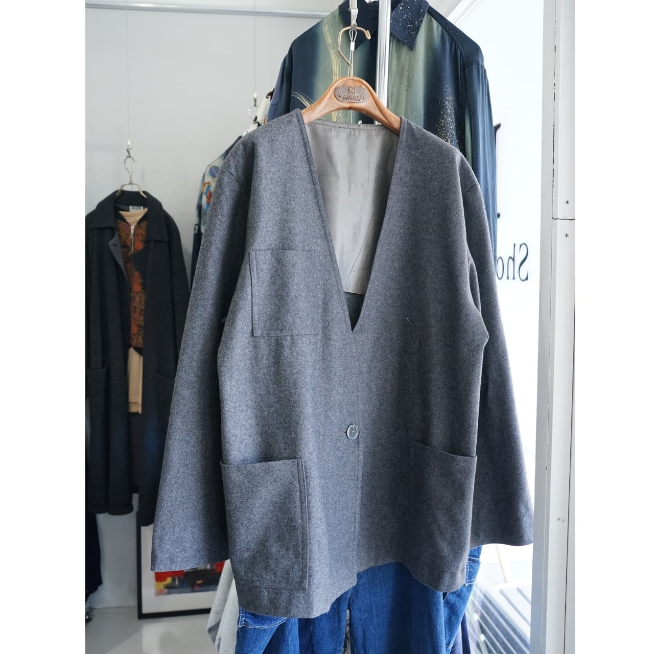 チャコールグレー ノーカラージャケット(サイズ表記なし・実寸L相当)|NA444