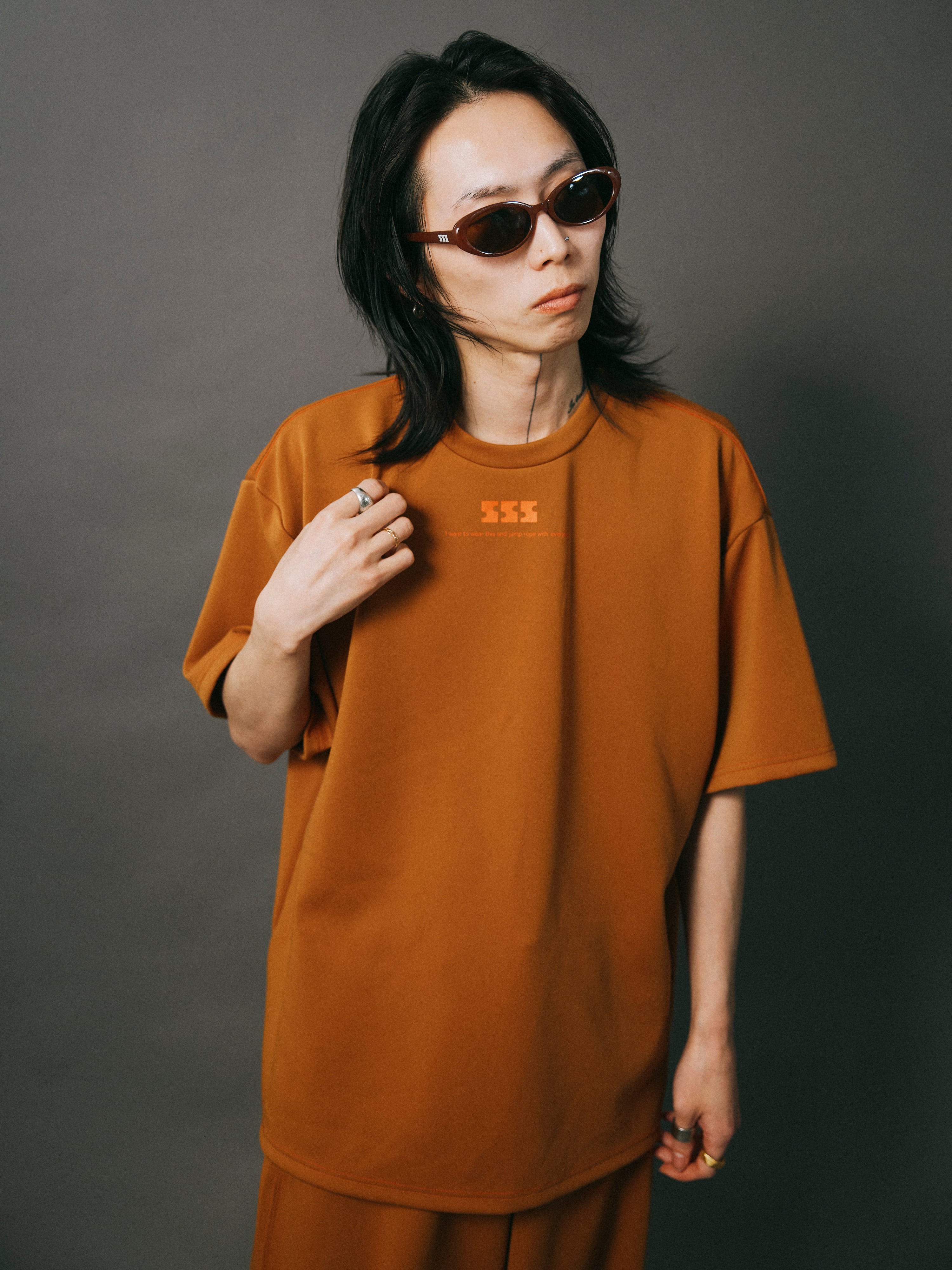 C-FORM™ performance tee – BROWN(TAX IN) | SAMPLE