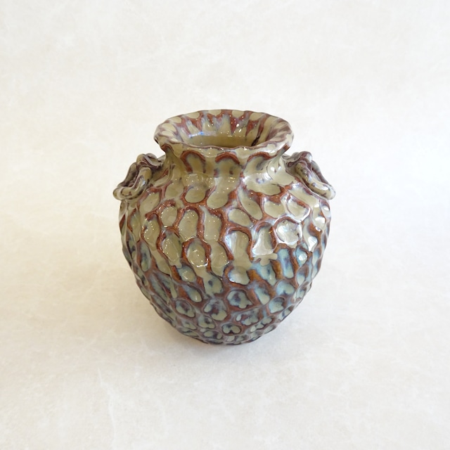 すこし青みがかった壺（花器）